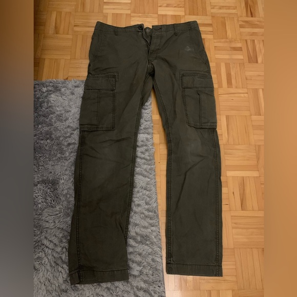 Old navy cargo jeans - Picture 1 of 3